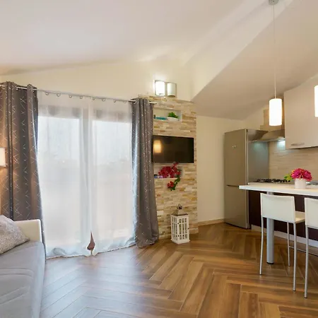 Exclusive Use Swimming Pool Available From June To September Holiday home