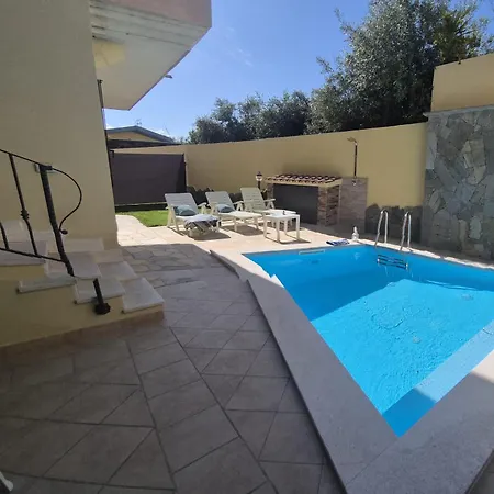 Exclusive Use Swimming Pool Available From 1may To 30 October بيت للعطل كالياري