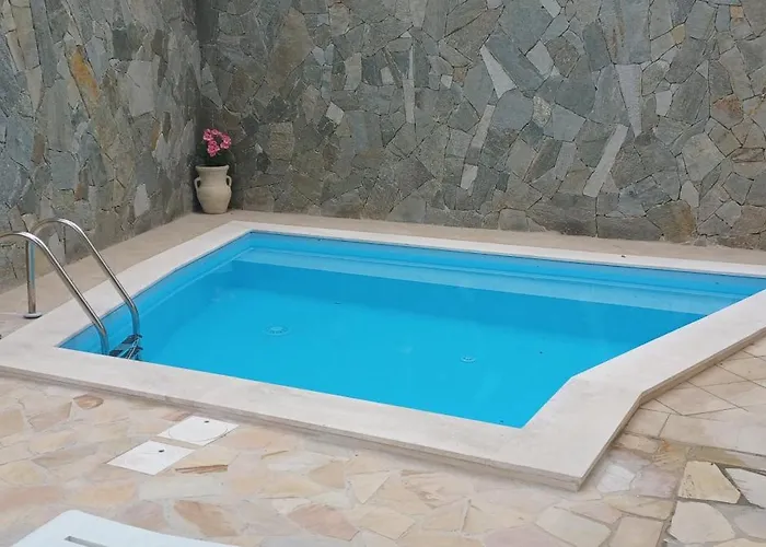 Exclusive Use Swimming Pool Available From 1may To 30 October カリアリ