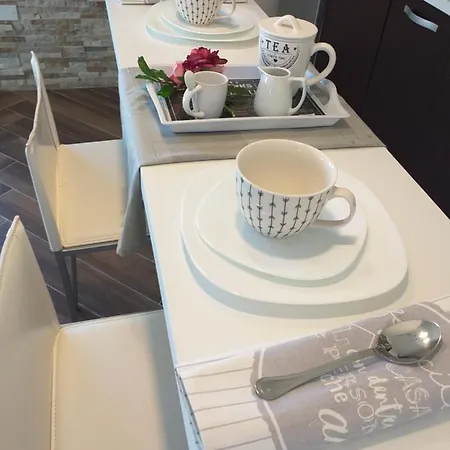 Exclusive Use Swimming Pool Available From June To September 度假居 卡利亚里