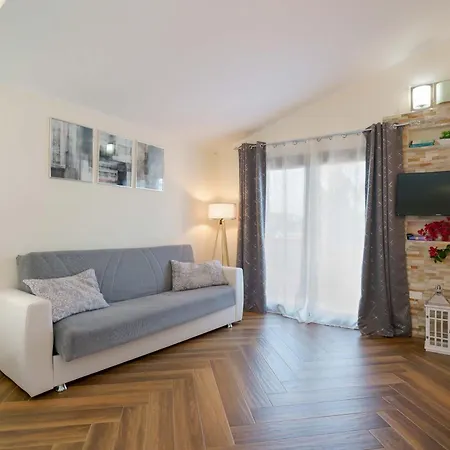 Exclusive Use Swimming Pool Available From 1may To 30 October *