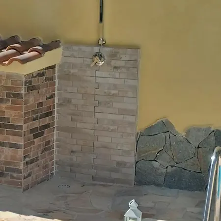 Exclusive Use Swimming Pool Available From June To September 度假居 卡利亚里