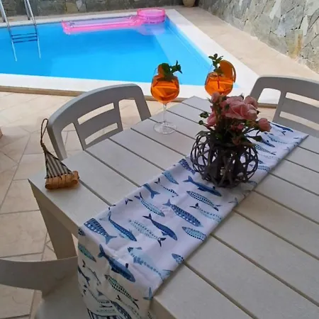 Дом отдыха Exclusive Use Swimming Pool Available From 1may To 30 October Кальяри
